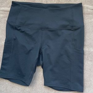 Z by Zella black short bike shorts with pockets. Size: M.